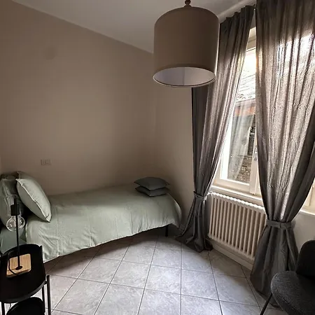 Holiday Curt De L'elba With Private Garden And Parking - Apartment