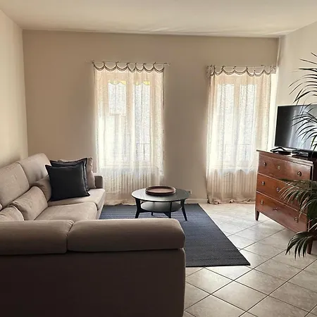 Holiday Curt De L'elba With Private Garden And Parking - Apartment