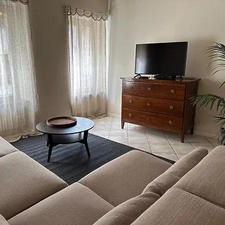 Apartment Holiday Curt De L'elba With Private Garden And Parking -