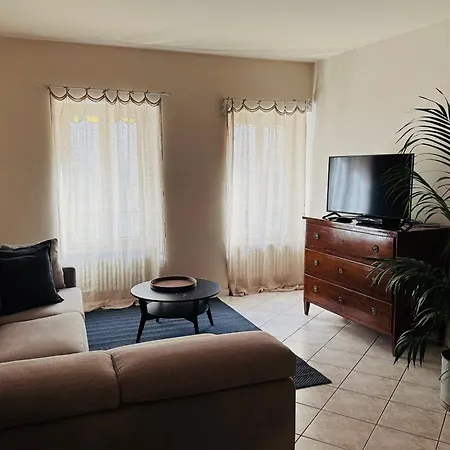 Holiday Curt De L'elba With Private Garden And Parking - Appartement