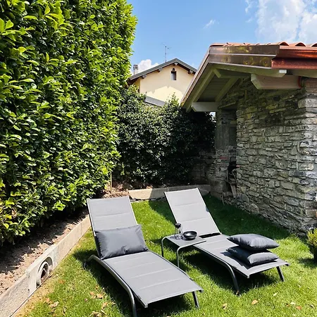 Holiday Curt De L'elba With Private Garden And Parking -